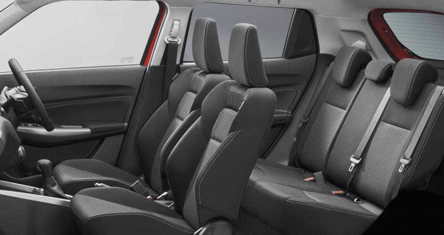 Интерьер Suzuki Swift 2017 года  (JP) (фото 3 из 5)